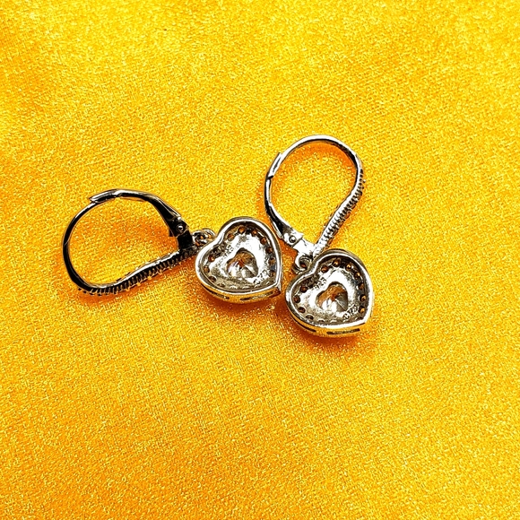 Diamond simulant heart dangle earrings ❤ - Picture 4 of 5